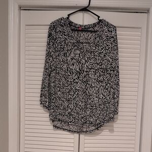 Vince Camuto Monochrome Leaf Print Blouse